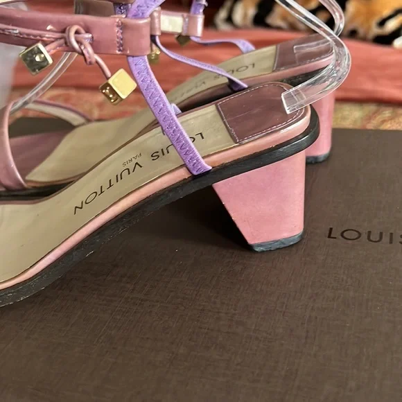 Authentic Louis Vuitton purple sandals - Picture 3 of 11